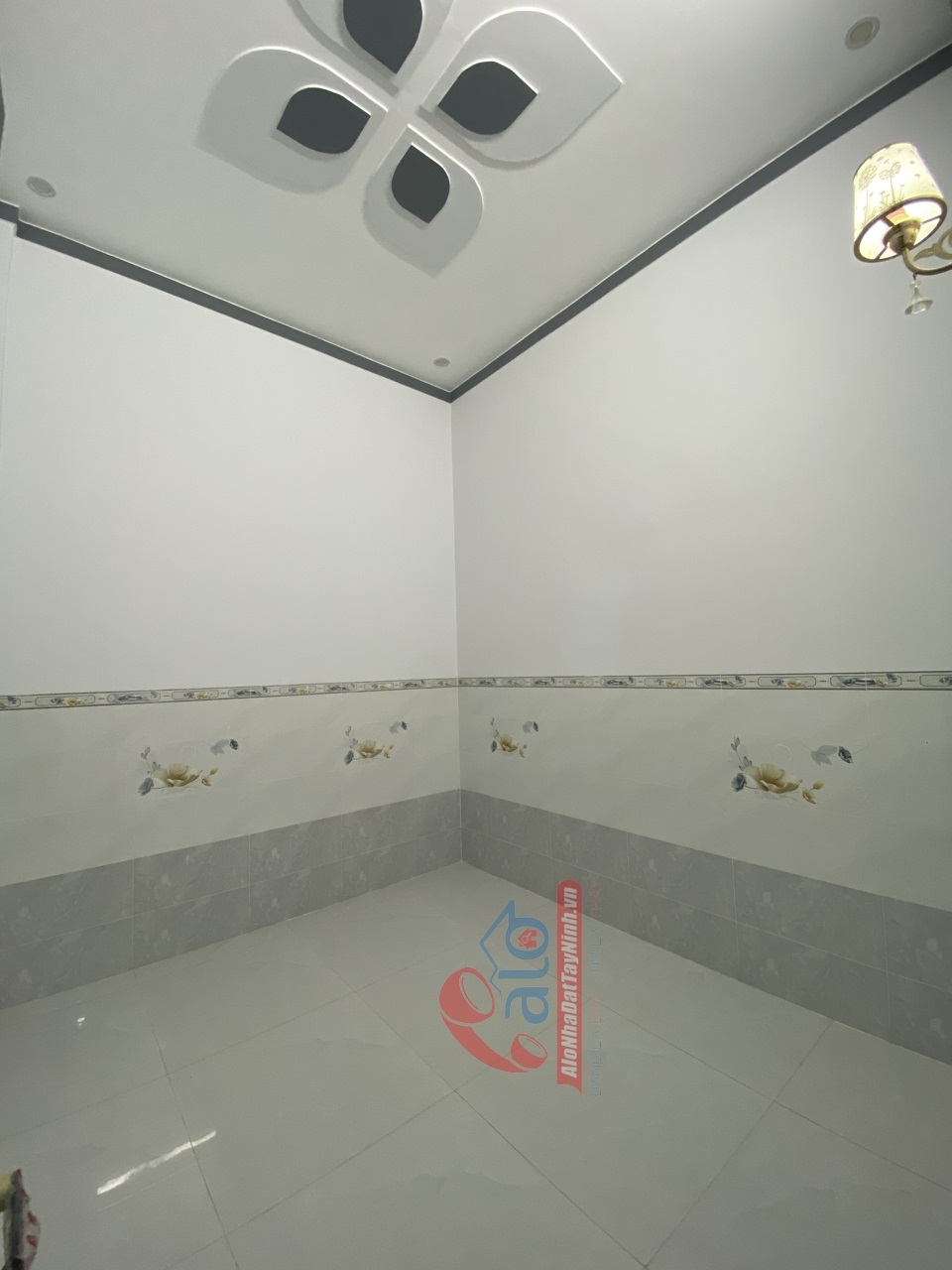 Bán nhà mới 100% với 3 phòng ngủ ngay chợ Cư Trú, phường Ninh Thạnh, Tây Ninh